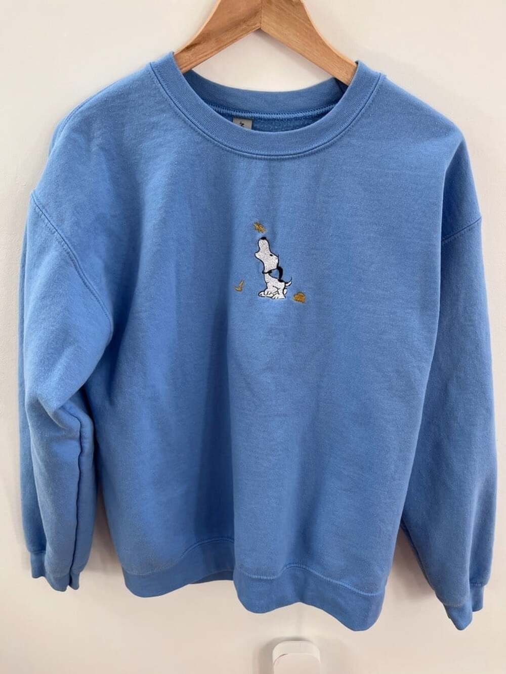 VTG Style Snoopy Embroidered Sweatshirt Medium Blue Peanuts Fall Leaves Crewneck
